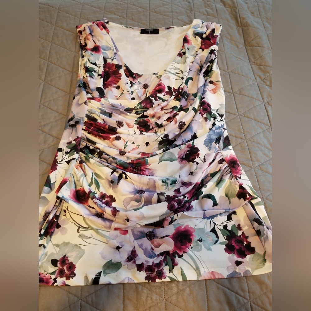 Tahari Business Tank
